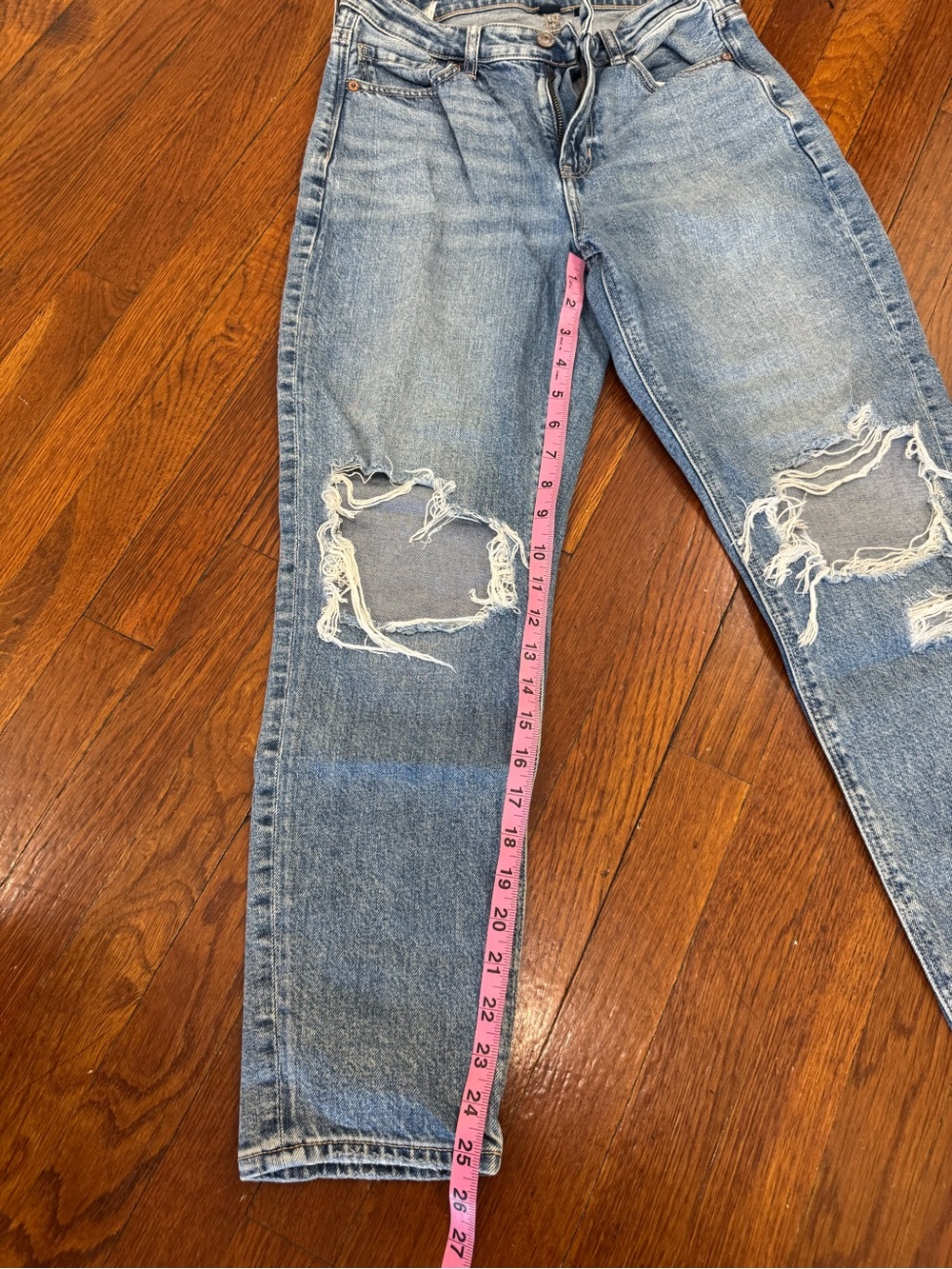 American Eagle Destroyed Mom Jeans - 4s - Picture 5 of 7